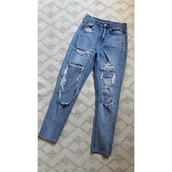0192. American Eagle Distressed Ripped Jeans Light Wash High‎ Rise Mom Jeans - Picture 5 of 11